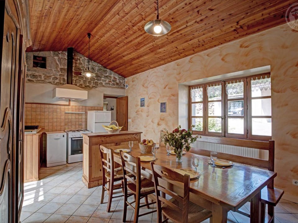 Gîte authentique et confortable pour 6 dans le Forez - FR-1-496-16 House in Auvergne-Rhône-Alpes