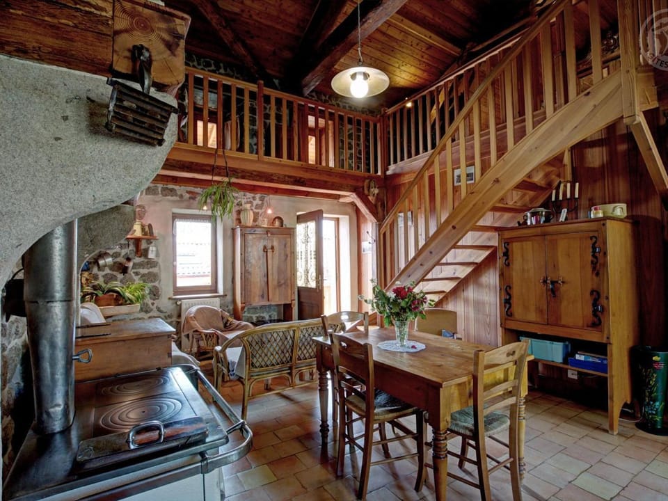 Gîte authentique et confortable pour 6 dans le Forez - FR-1-496-16 House in Auvergne-Rhône-Alpes