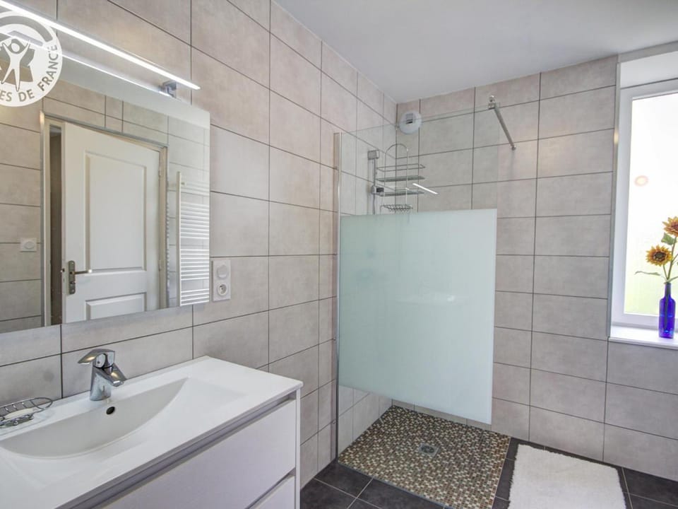 Maison familiale chaleureuse pour 12 pers. avec jardin dans le Forez - FR-1-496-18 House in Auvergne-Rhône-Alpes