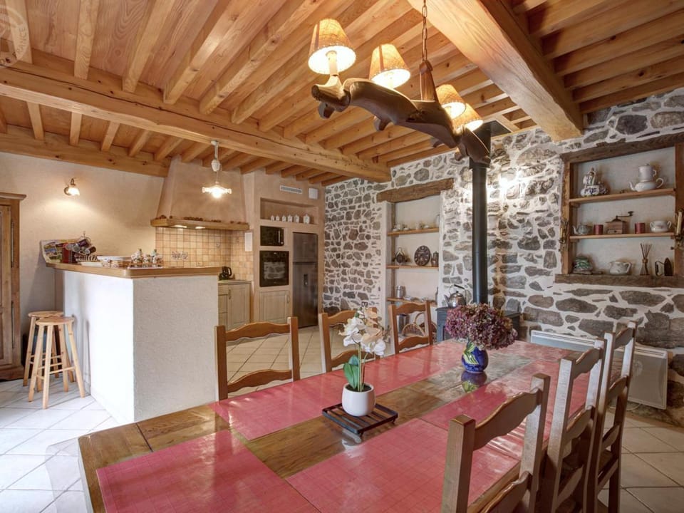 Gîte en Pierre Rest. avec Cheminée et Jardin, Parc Livradois-Forez - FR-1-496-19 House in Auvergne-Rhône-Alpes