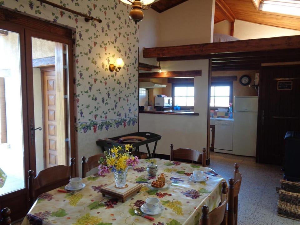 Gîte familial à Saint-Haon-le-Châtel avec piscine et animaux admis - FR-1-496-21 House in Auvergne-Rhône-Alpes