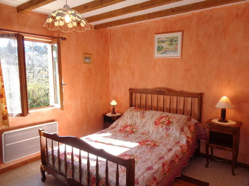Gîte familial à Saint-Haon-le-Châtel avec piscine et animaux admis - FR-1-496-21 House in Auvergne-Rhône-Alpes