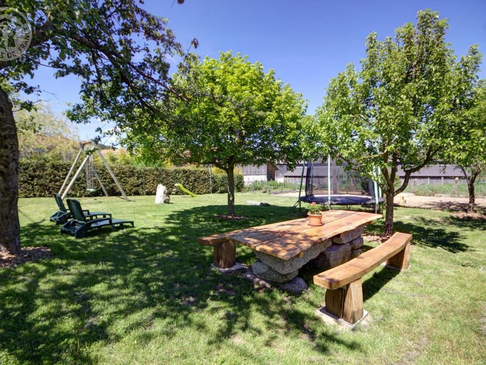 Gîte spacieux au cœur de la nature avec cheminée et activités extérieures - FR-1-496-36 House in Auvergne-Rhône-Alpes