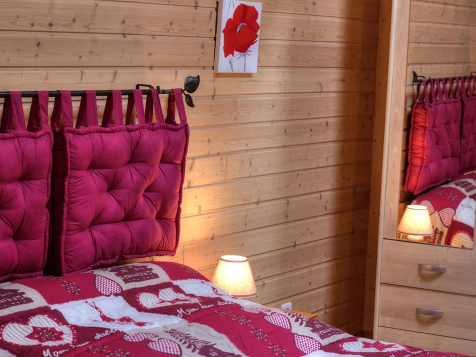 Gîte spacieux au cœur de la nature avec cheminée et activités extérieures - FR-1-496-36 House in Auvergne-Rhône-Alpes