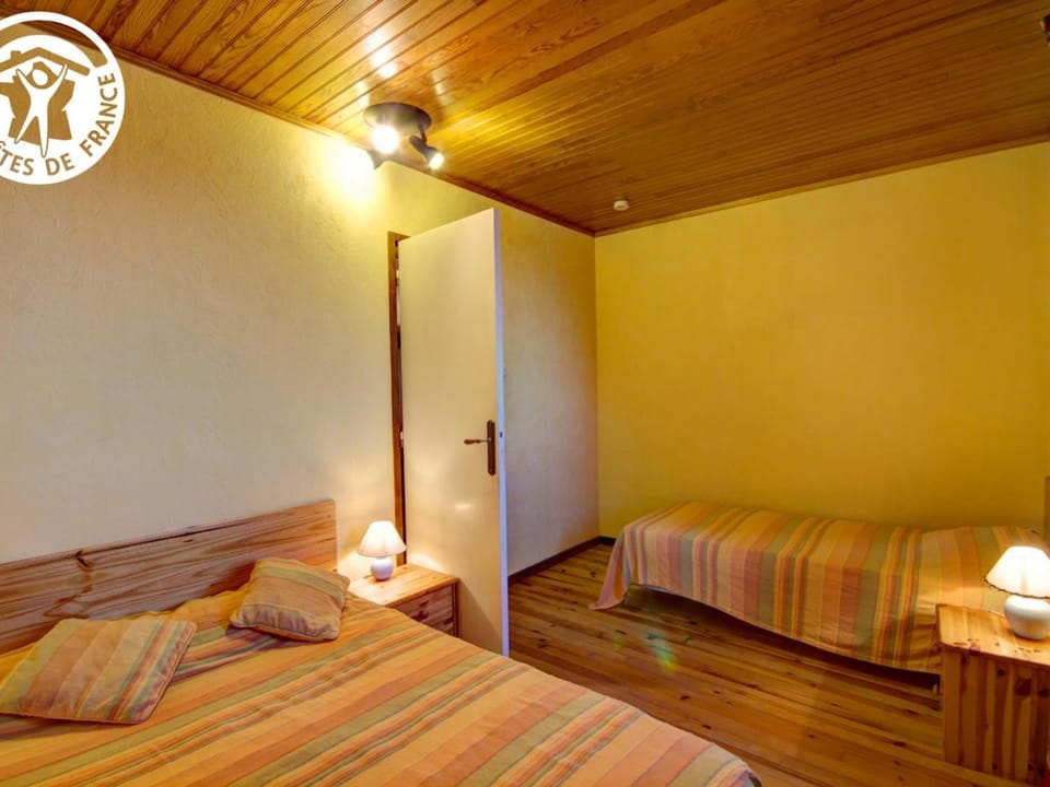 Gîte charmant avec WIFI et terrasse, à 15 min de Saint-Étienne - FR-1-496-41 House in Saint-Étienne