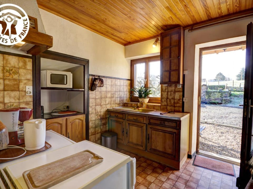 Gîte charmant avec WIFI et terrasse, à 15 min de Saint-Étienne - FR-1-496-41 House in Saint-Étienne