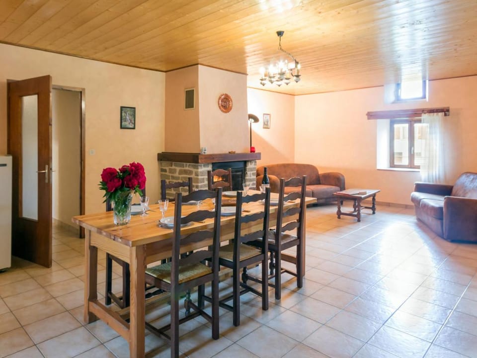 Gîte en pierre 6 pers avec cheminée à Sauvain - FR-1-496-42 House in Auvergne-Rhône-Alpes