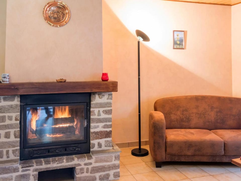 Gîte en pierre 6 pers avec cheminée à Sauvain - FR-1-496-42 House in Auvergne-Rhône-Alpes