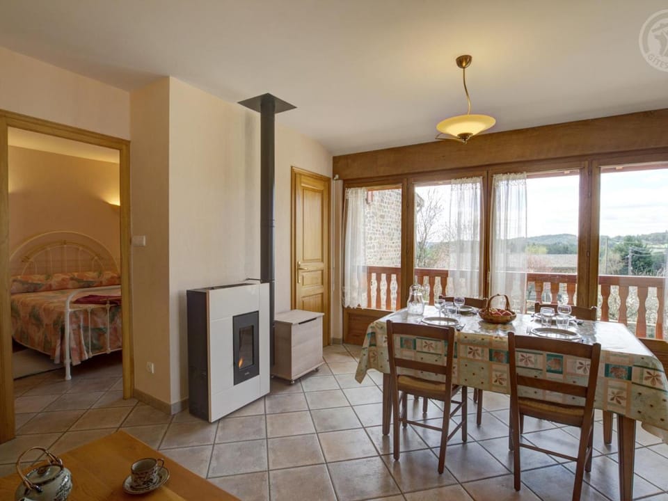 Gîte Les Myrtilles : Confort et Sérénité, Animaux Bienvenus, Jardin Commun - FR-1-496-45 House in Auvergne-Rhône-Alpes