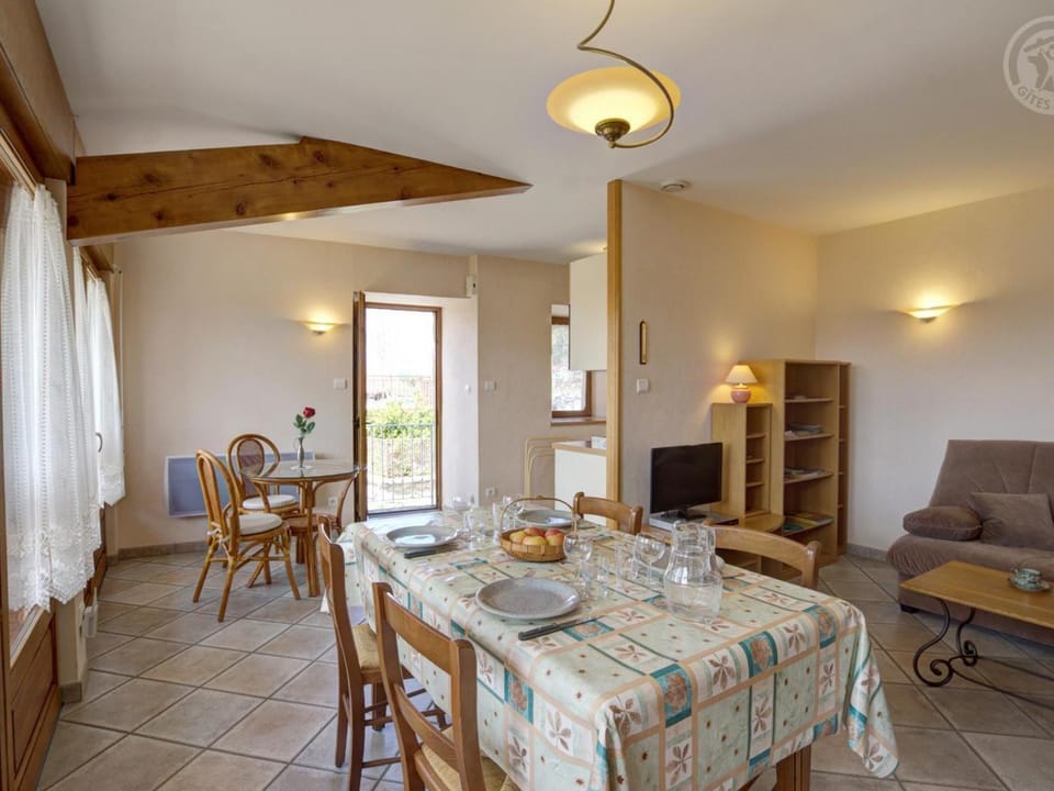Gîte Les Myrtilles : Confort et Sérénité, Animaux Bienvenus, Jardin Commun - FR-1-496-45 House in Auvergne-Rhône-Alpes