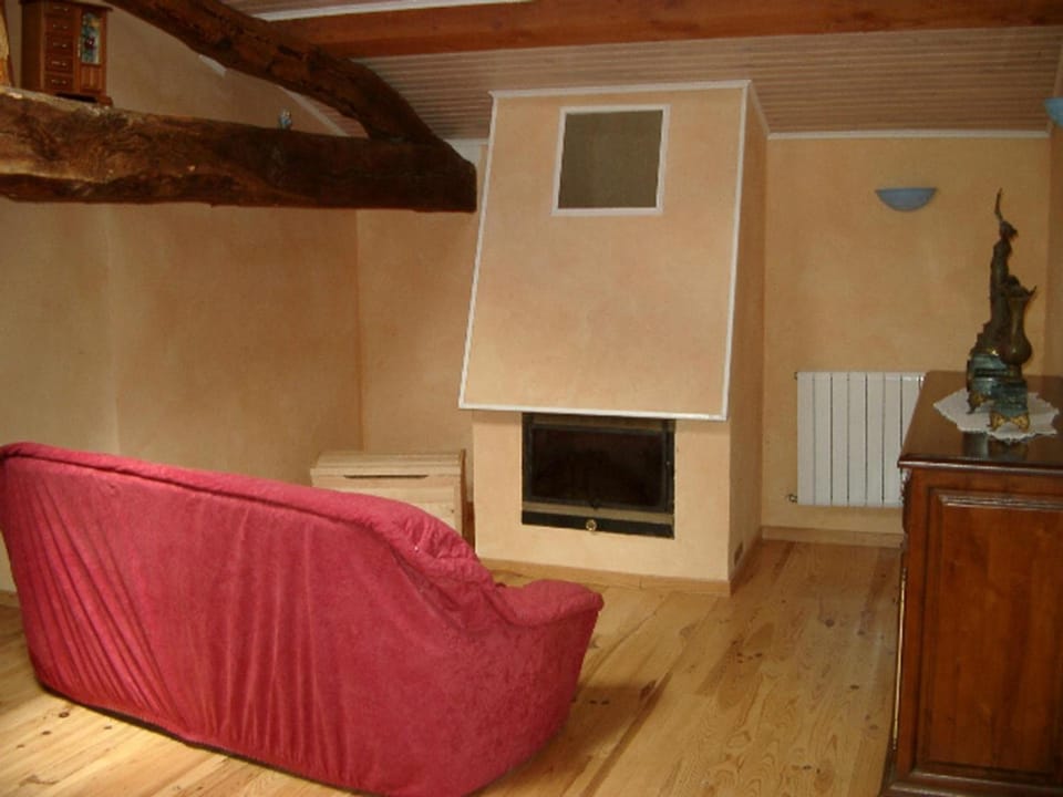 Gîte Le Paradisier: Espace Intime pour 2, Animaux Acceptés, Terrasse - FR-1-496-47 Apartment in Auvergne-Rhône-Alpes