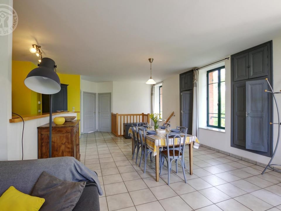 Gîte spacieux en campagne avec jacuzzi, sauna et jeux extérieurs - FR-1-496-52 House in Auvergne-Rhône-Alpes
