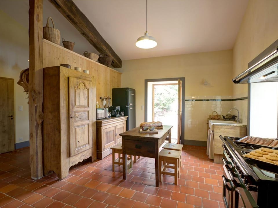 Gîte authentique 12 pers avec terrasse en campagne - FR-1-496-54 House in Auvergne-Rhône-Alpes