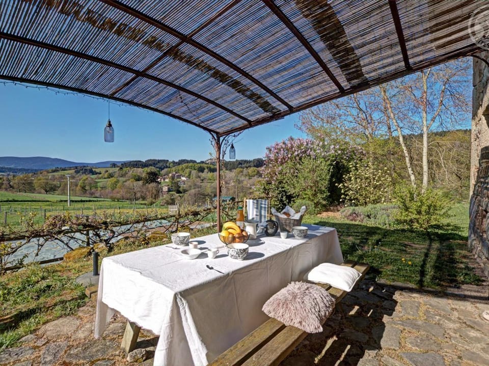 Gîte charmant pour 10, nature et confort avec animaux admis - FR-1-496-60 House in Auvergne-Rhône-Alpes