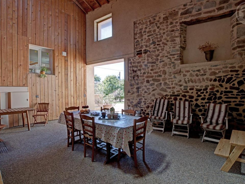Grand Gîte 6 Chambres avec Cheminée, Animaux Acceptés, Campagne Lyon-Roanne - FR-1-496-65 House in Auvergne-Rhône-Alpes