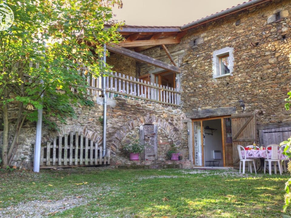 Gîte spacieux avec 2 chambres et parking à proximité du Parc du Pilat - FR-1-496-70 House in Auvergne-Rhône-Alpes