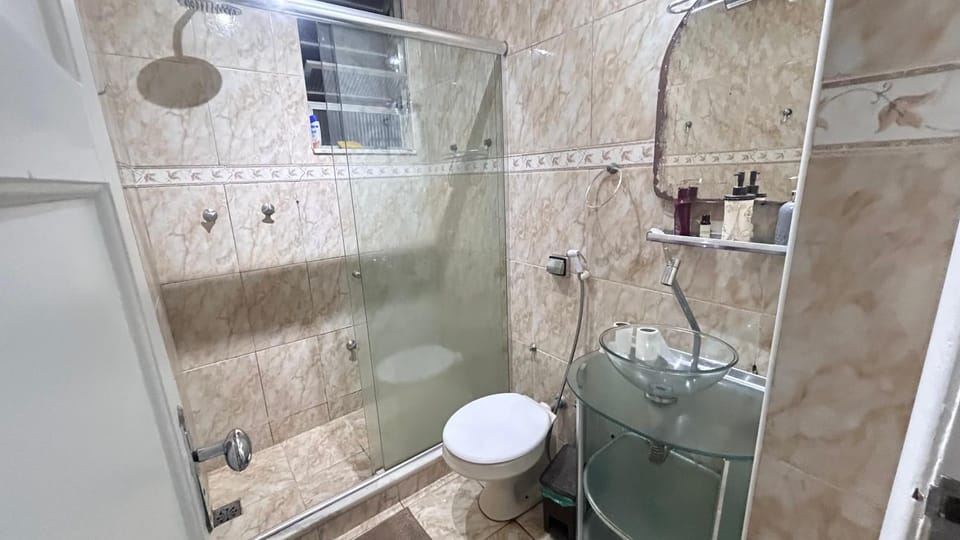 Apto 2 quartos, 5 minutos da Praia, No coração de Copacabana, acomoda 5 pessoas Apartment in Rio de Janeiro