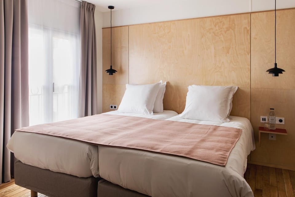Bed, Photo of the whole room