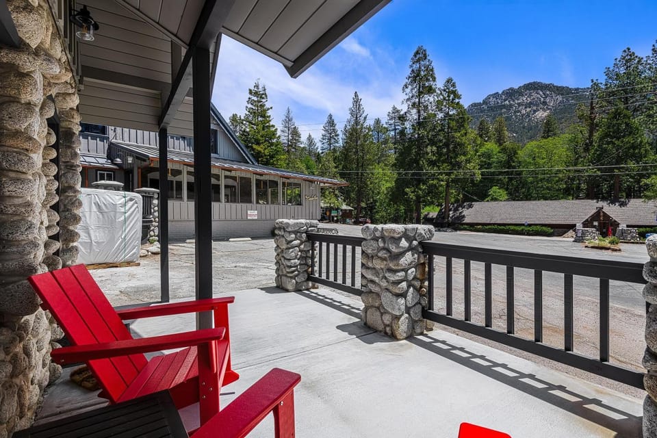 The Grand Idyllwild Lodge Bed and Breakfast in Idyllwild-Pine Cove