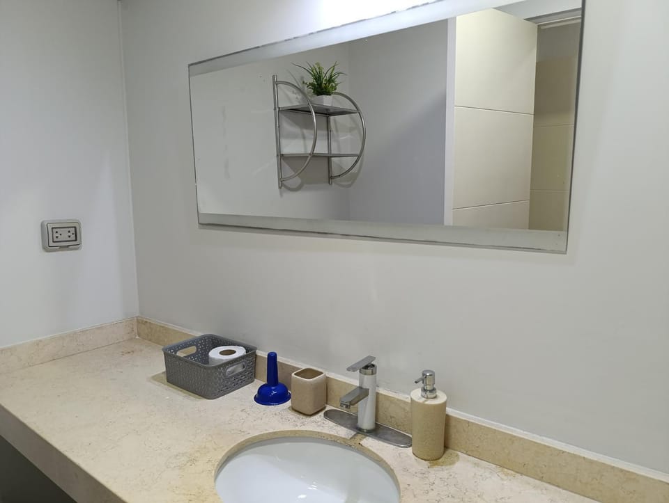 MIRAFLORES APART-10Beds-11Persons-Pool-Grill-Garage-Near Kennedy Park Apartment in Miraflores