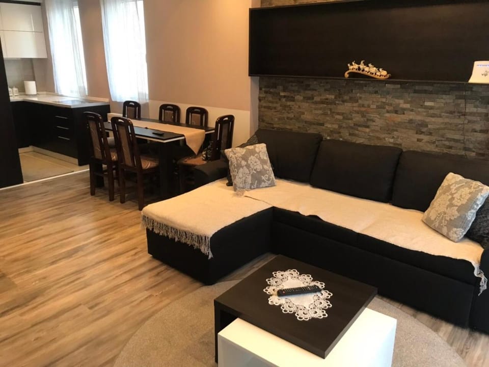 Kitchen or kitchenette, Living room, Seating area, Dining area