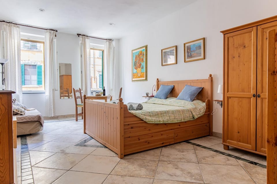 Bed, Photo of the whole room, Seating area, Dining area, Bedroom, internet, wardrobe, air conditioner