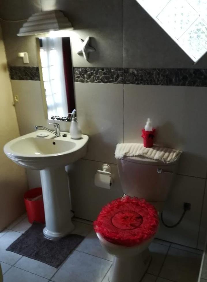 Reemaros Guest House Bed and Breakfast in Margate