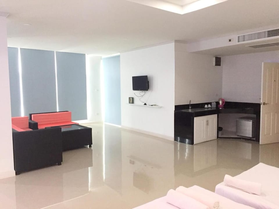Kitchen or kitchenette, Photo of the whole room, Decorative detail, Seating area