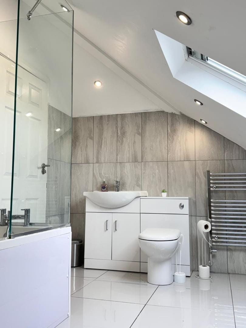 Shower, Toilet, Bathroom, Bath