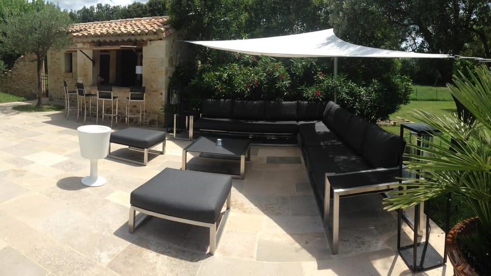 Property building, Lounge or bar