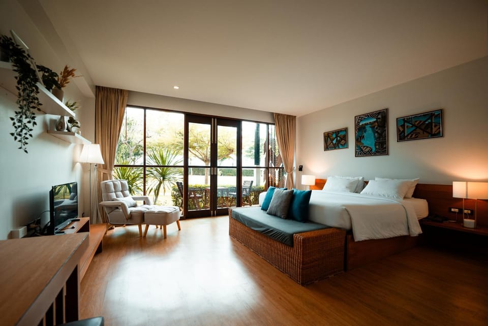 Bed, Photo of the whole room, Bedroom