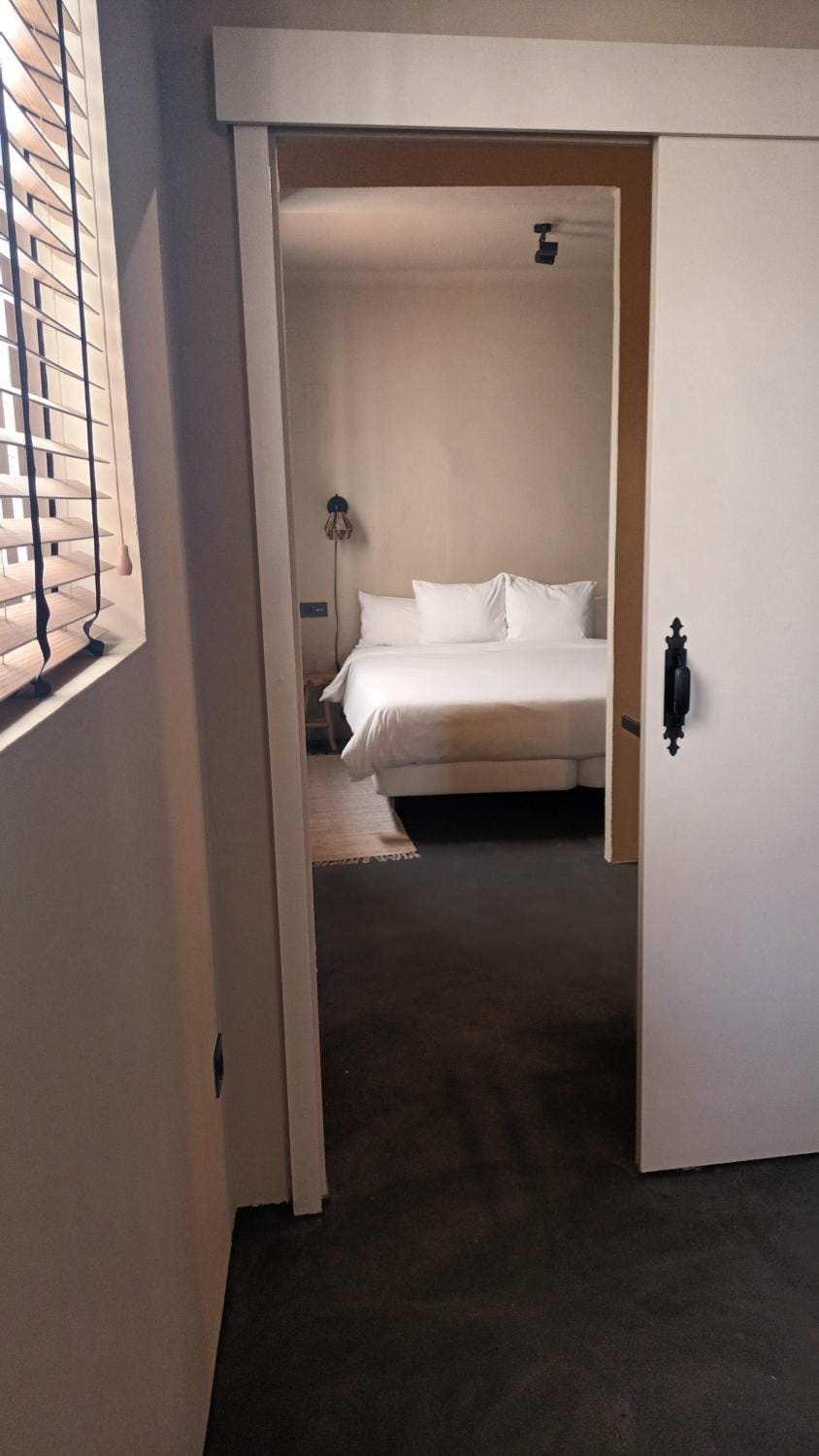 Bed, Bedroom, flat iron, wardrobe, air conditioner