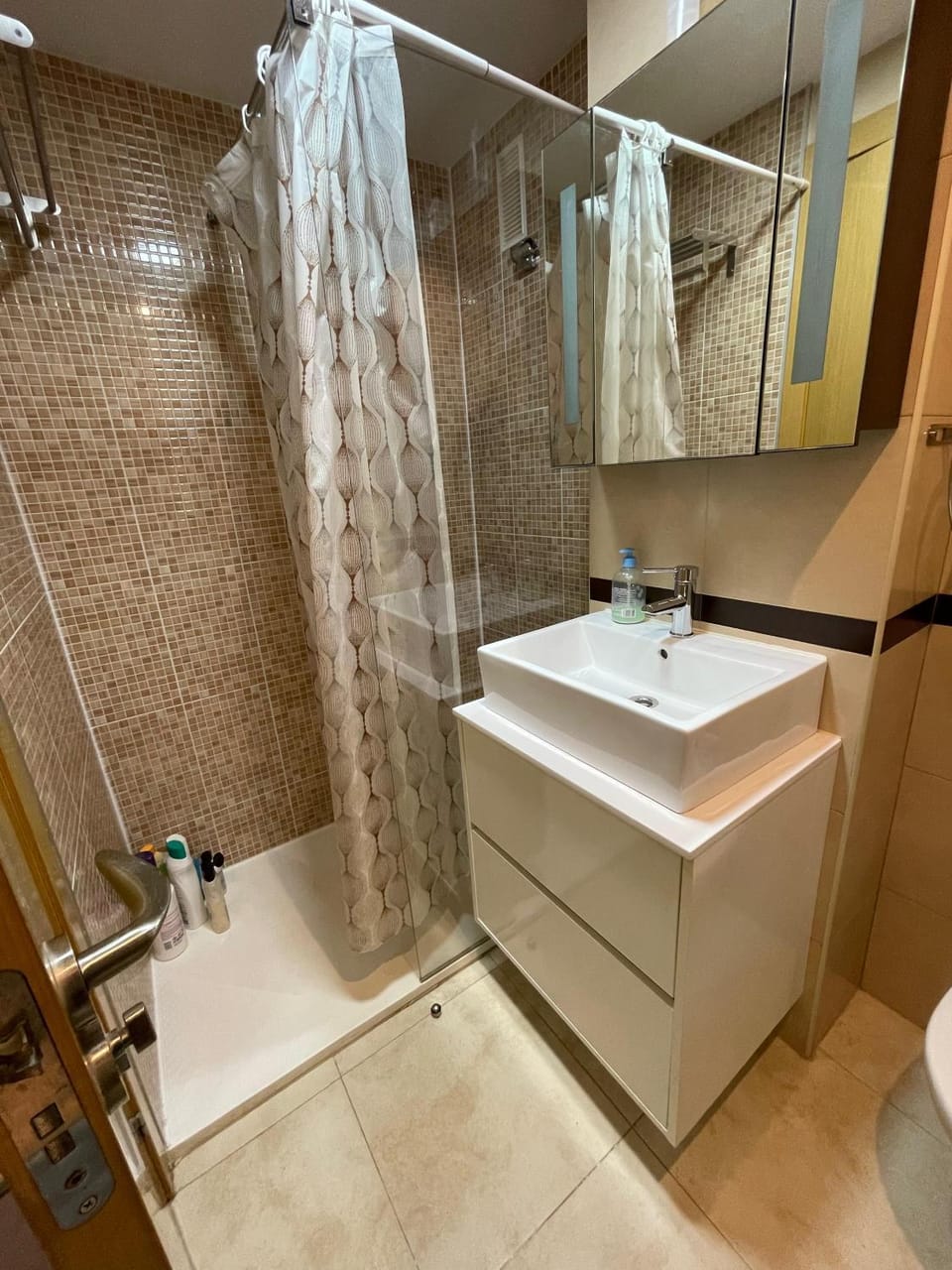 Shower, Toilet