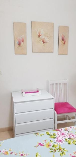 Photo of the whole room, Bedroom