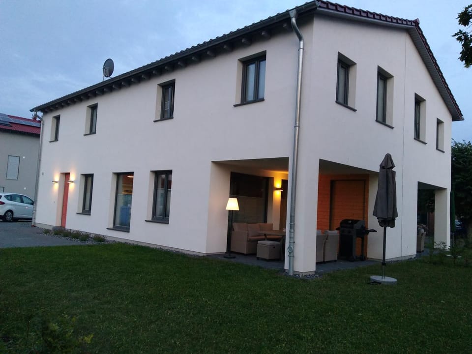 Property building, Facade/entrance, Garden