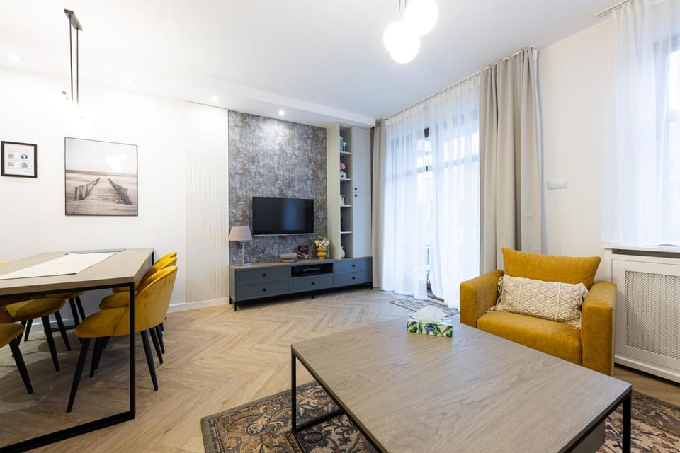 TV and multimedia, Living room, Dining area