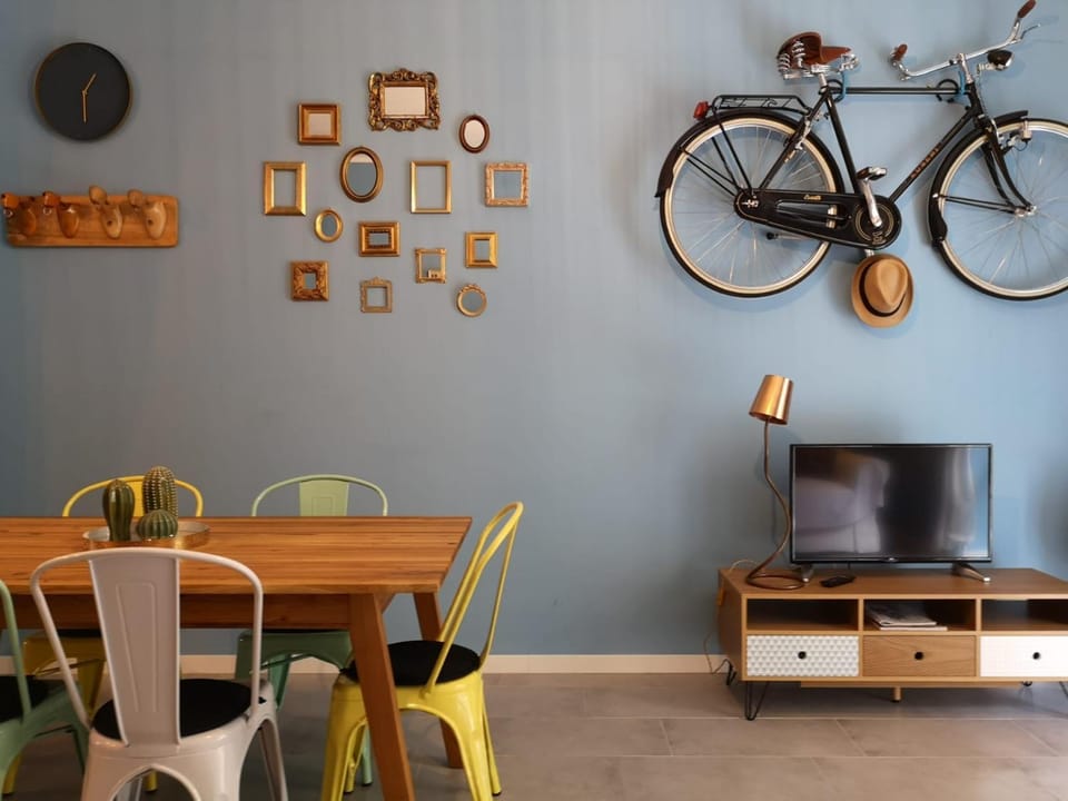 Communal lounge/ TV room, TV and multimedia, Balcony/Terrace, Other, Dining area, On site