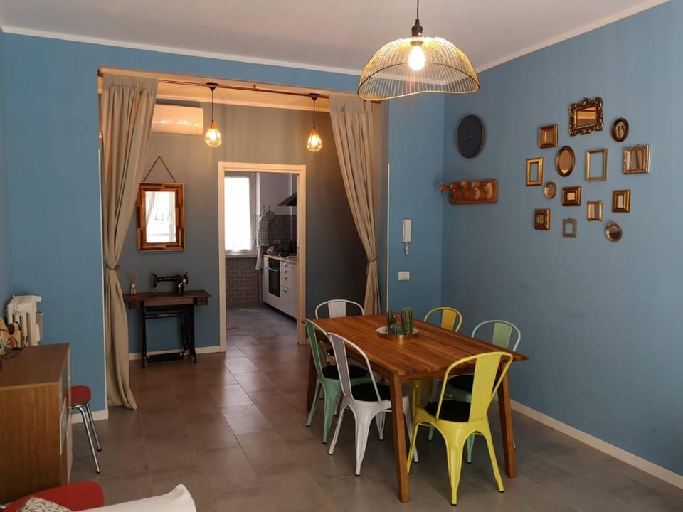 Communal lounge/ TV room, Balcony/Terrace, Dining area, Communal kitchen