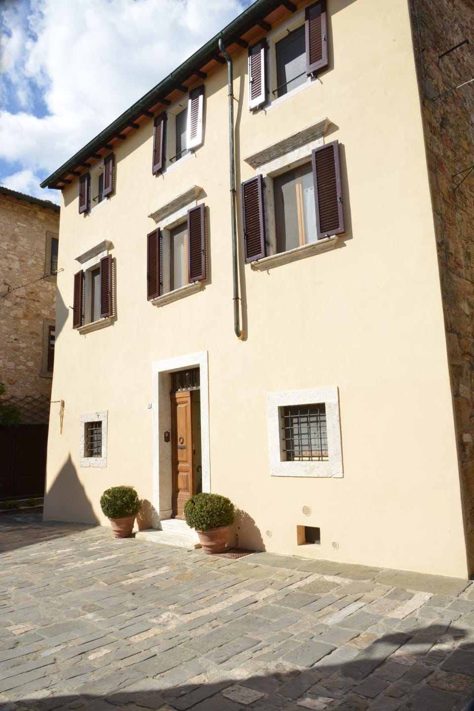 Property building, Facade/entrance