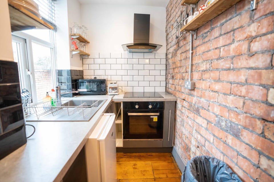 Kitchen or kitchenette, oven, stove
