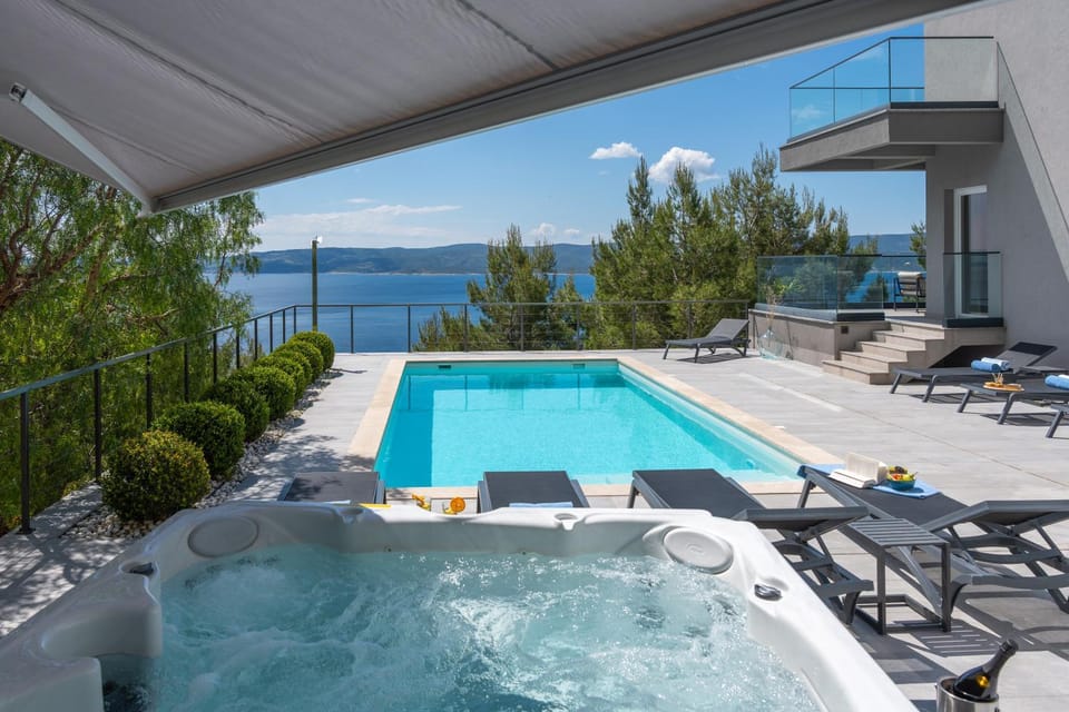 Patio, Day, Natural landscape, View (from property/room), Balcony/Terrace, Pool view, Sea view, Swimming pool, sunbed