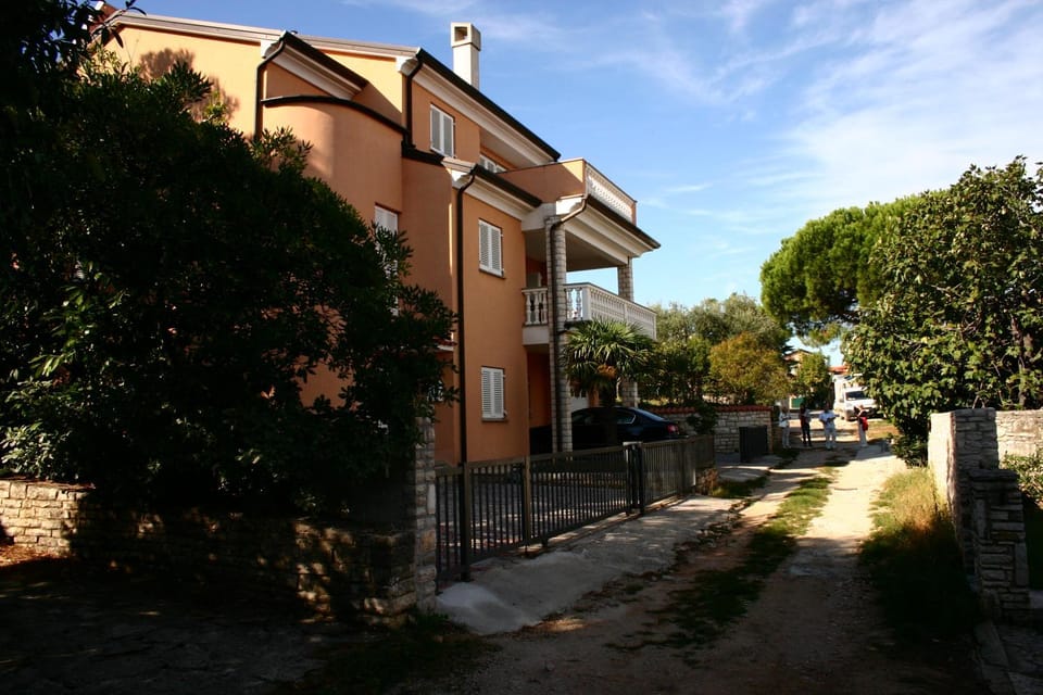 Property building, Facade/entrance