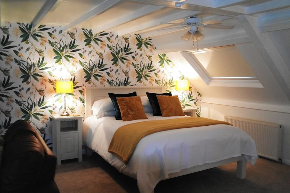 White Linen Whitby, Room Only Bed and Breakfast in England