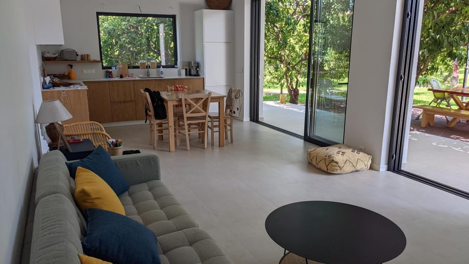 Patio, Kitchen or kitchenette, Living room
