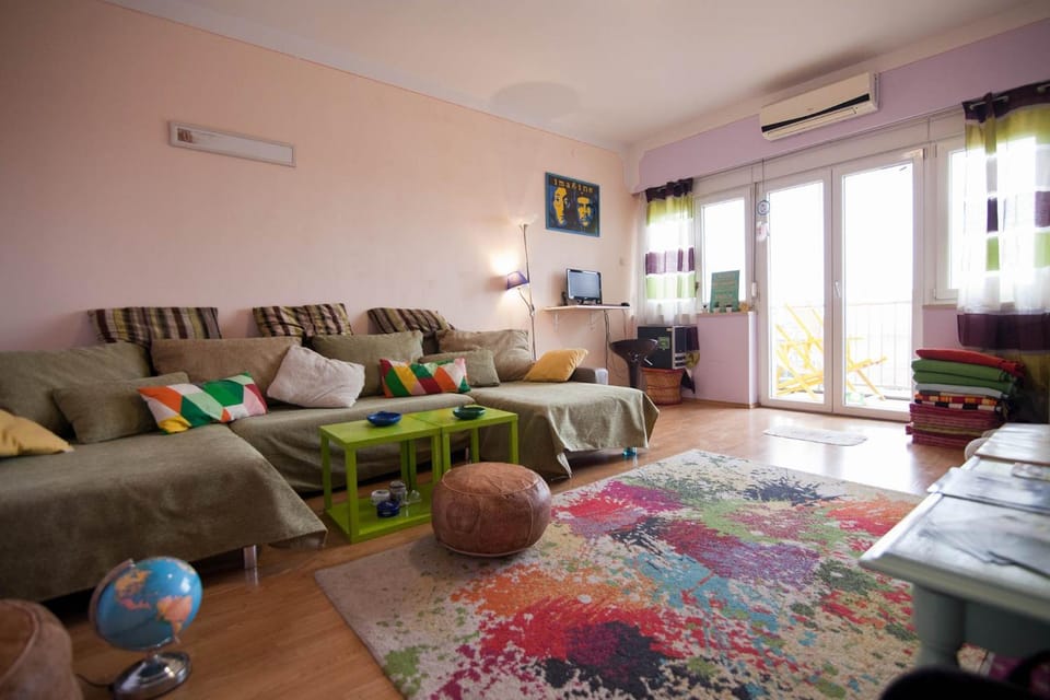 Living room, Photo of the whole room
