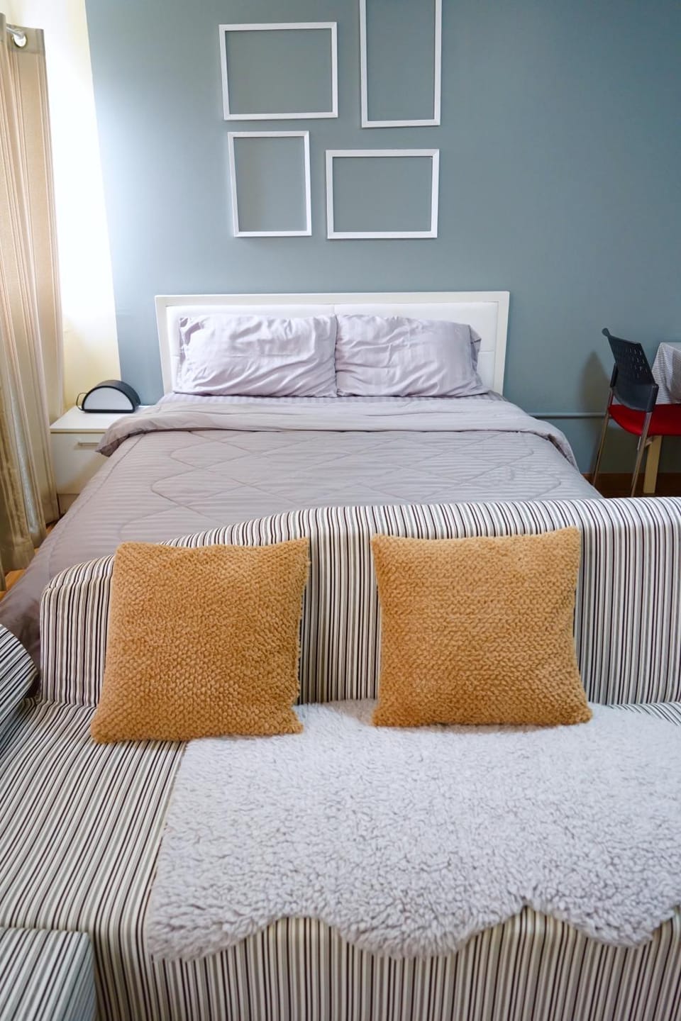 Photo of the whole room, Bedroom