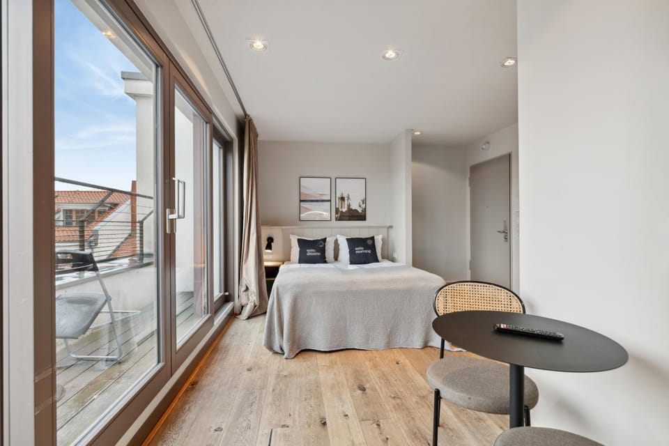 Bed, Balcony/Terrace, Bedroom
