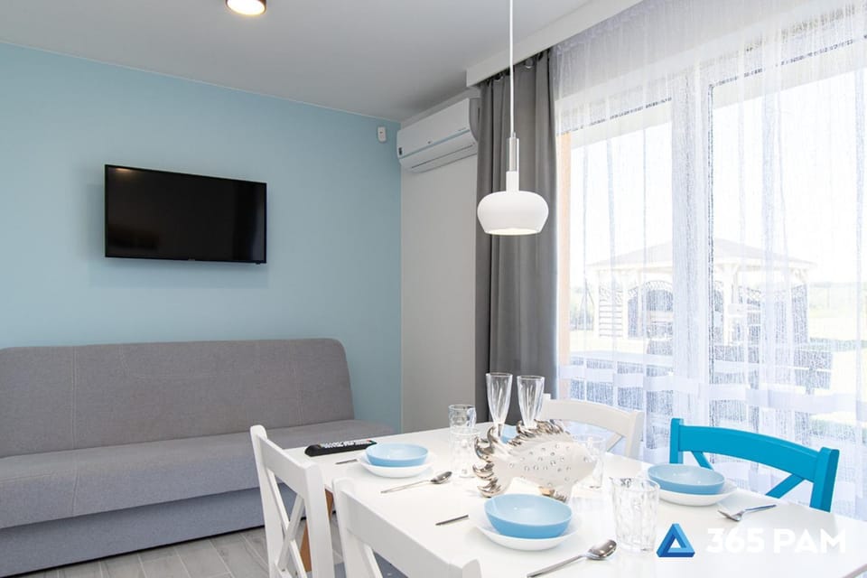 TV and multimedia, Living room, Seating area, Dining area, air conditioner