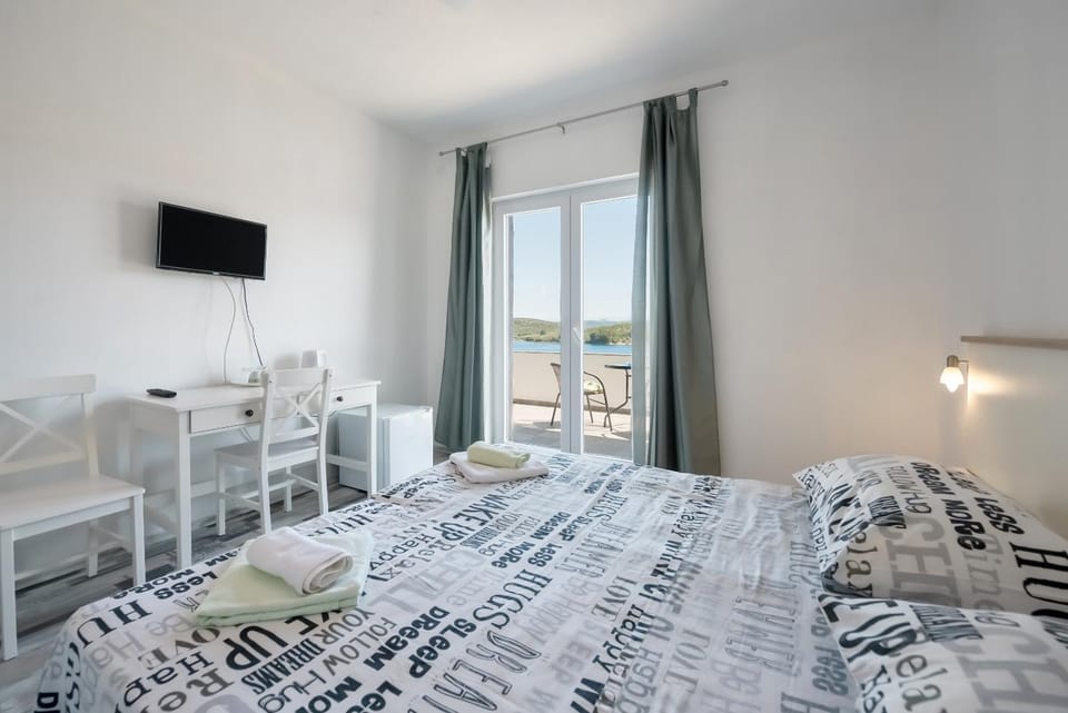 Bed, View (from property/room)