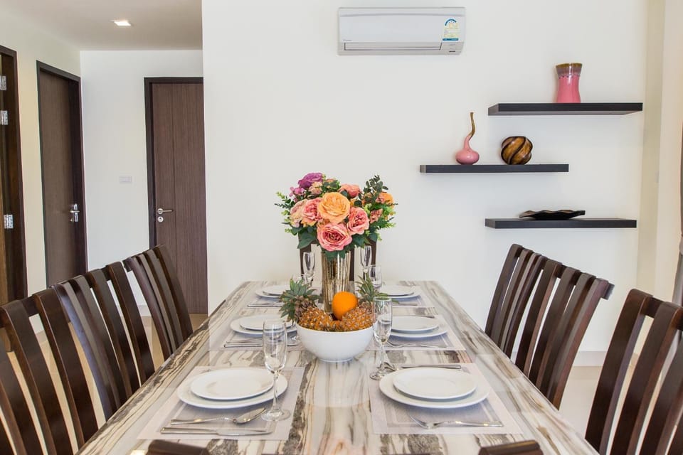 Living room, Seating area, Dining area, air conditioner